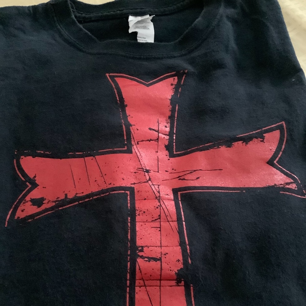 Men’s black short sleeve shirt
